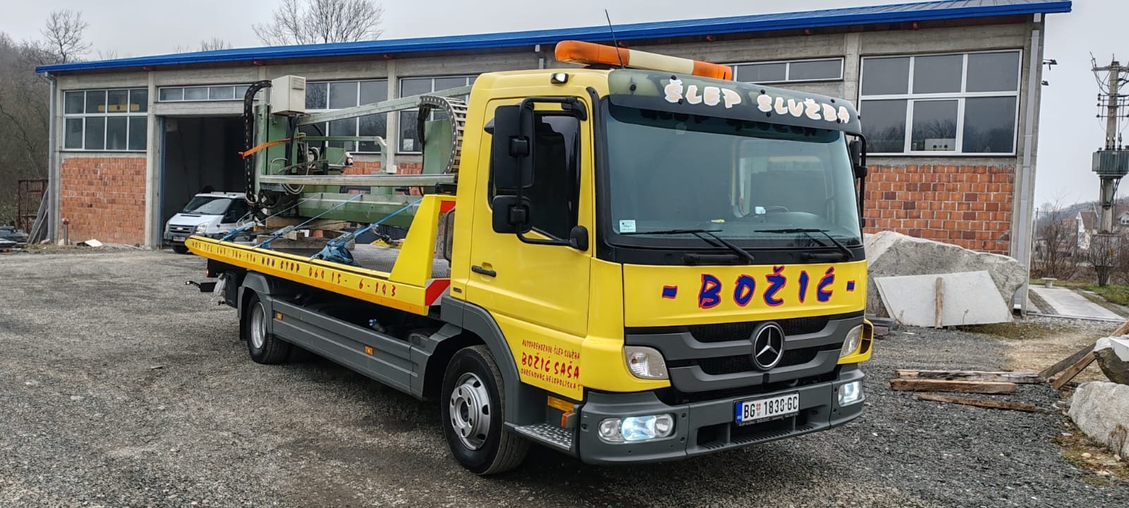 Šlep vozilo na auto-putu